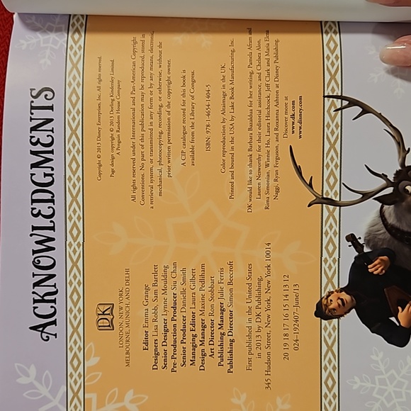 DK Disney FROZEN The Essential Guide book reference bios trivia gift ready - Picture 10 of 12